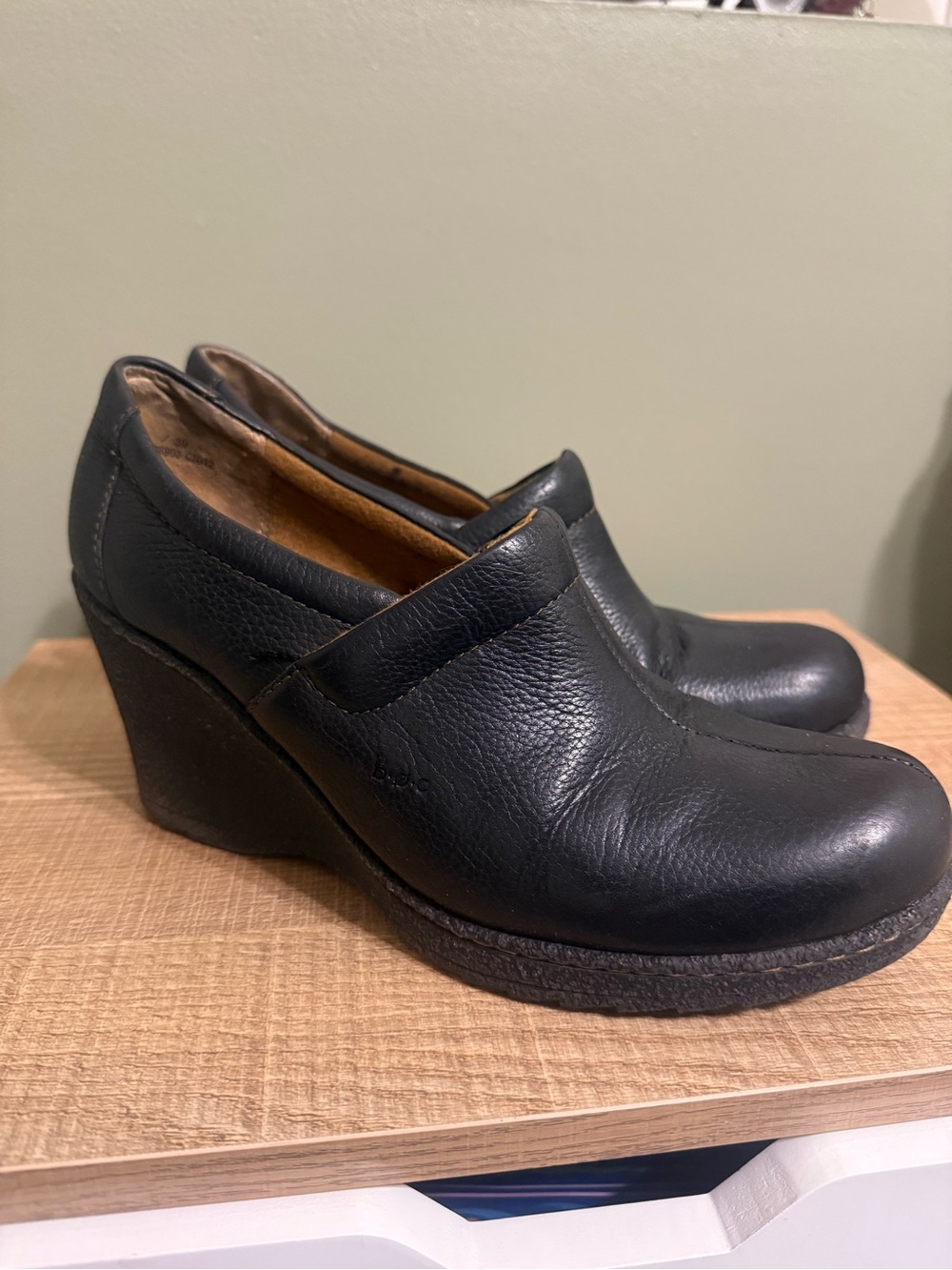 BORN B.O.C. Black Leather Wedge Slip-On Clog Bootie Size 8M